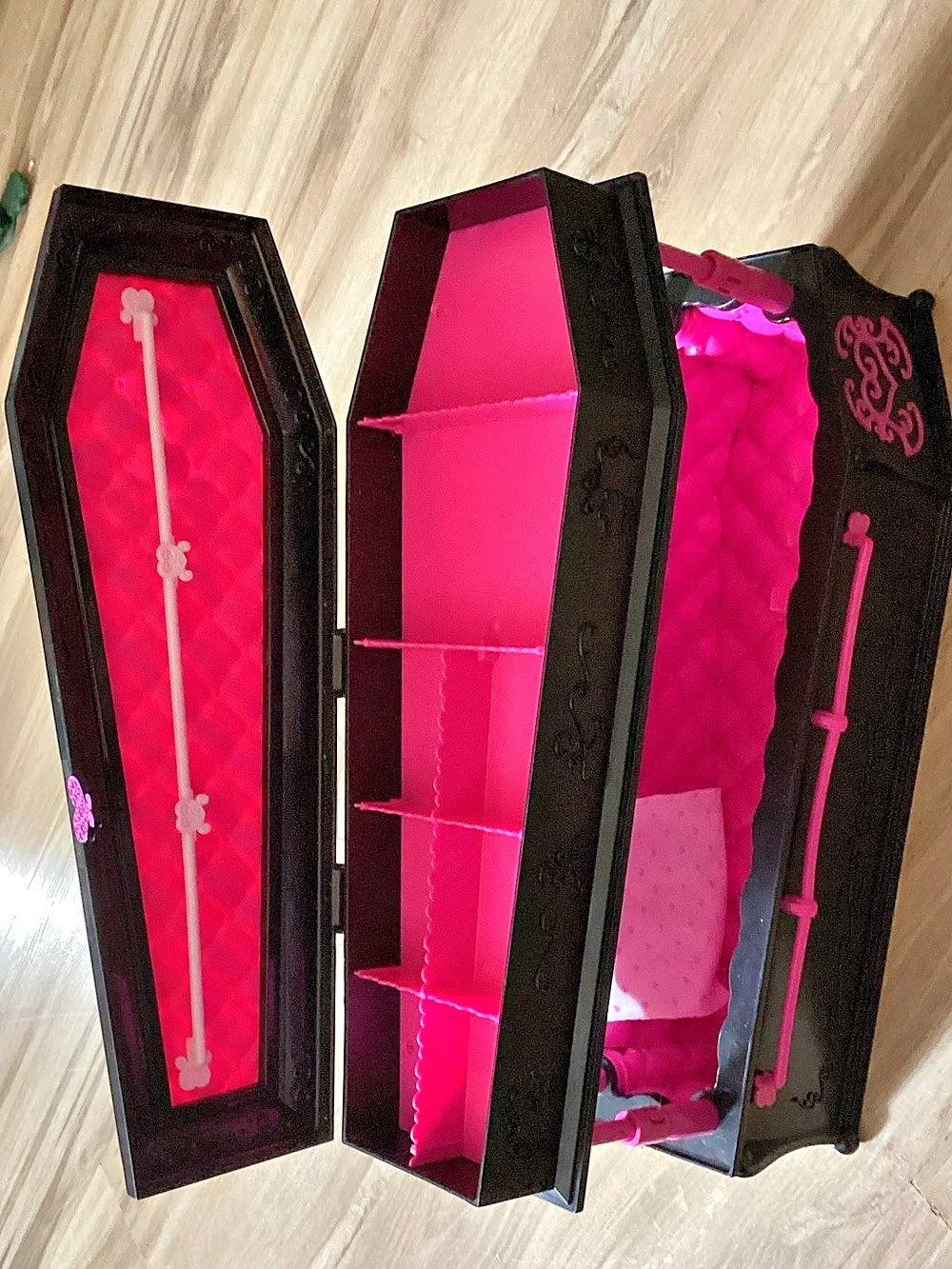Mattel Monster High Draculaura's Jewelry Box Coffin - 2010